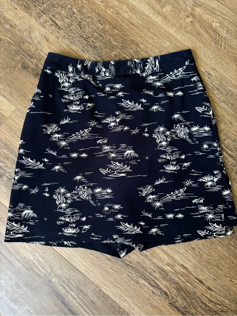 EP Pro Navy & White Scenic Printed Skort